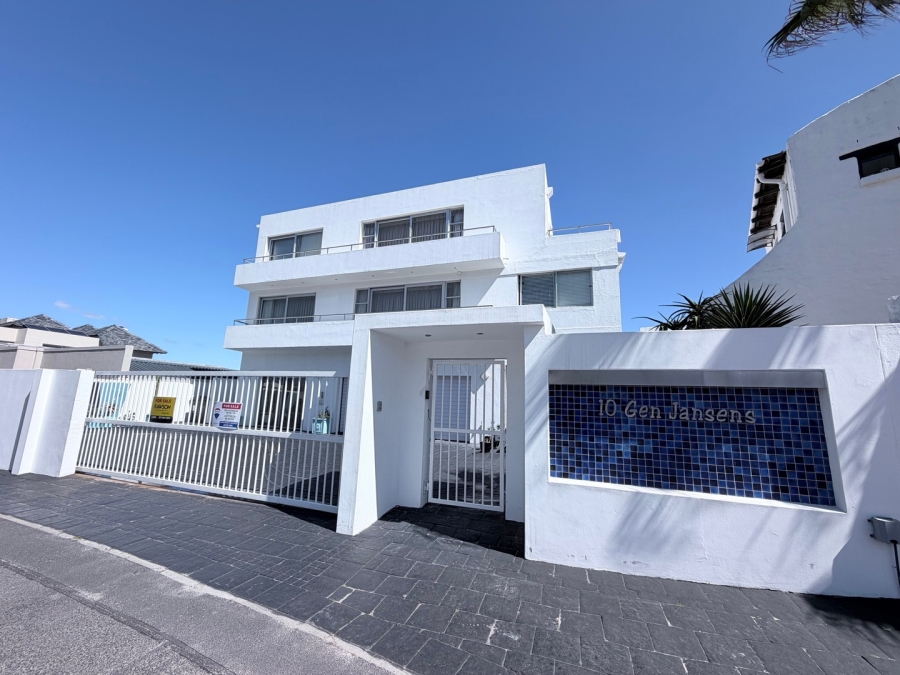 7 Bedroom Property for Sale in Bloubergstrand Western Cape